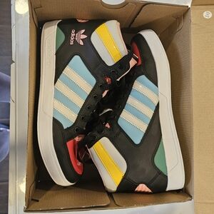 NIB- Adidas Hardcourt HI Tops Multi-Color, FV7292. Size 6½Y, W 8, M 6½.